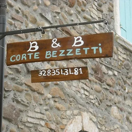 فندق مبيت وإفطار Corte Bezzetti 3*