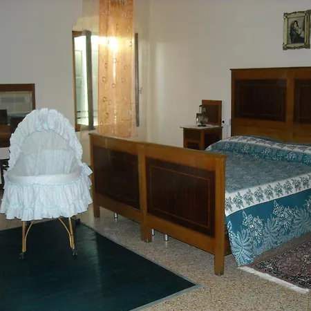 فندق مبيت وإفطار Corte Bezzetti 3*